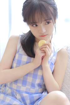 老公当着我的面和别的女人聊天